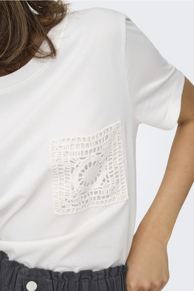 JDYSELMA S/S CROCHET POCKET TOP JRS 15322073 CLOUD DANCER